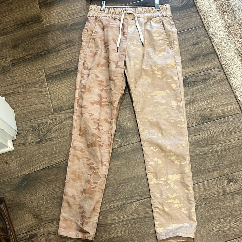 BEVY FLOG CAMO size 26 gold/champagne. No defects. EUC.  Like new